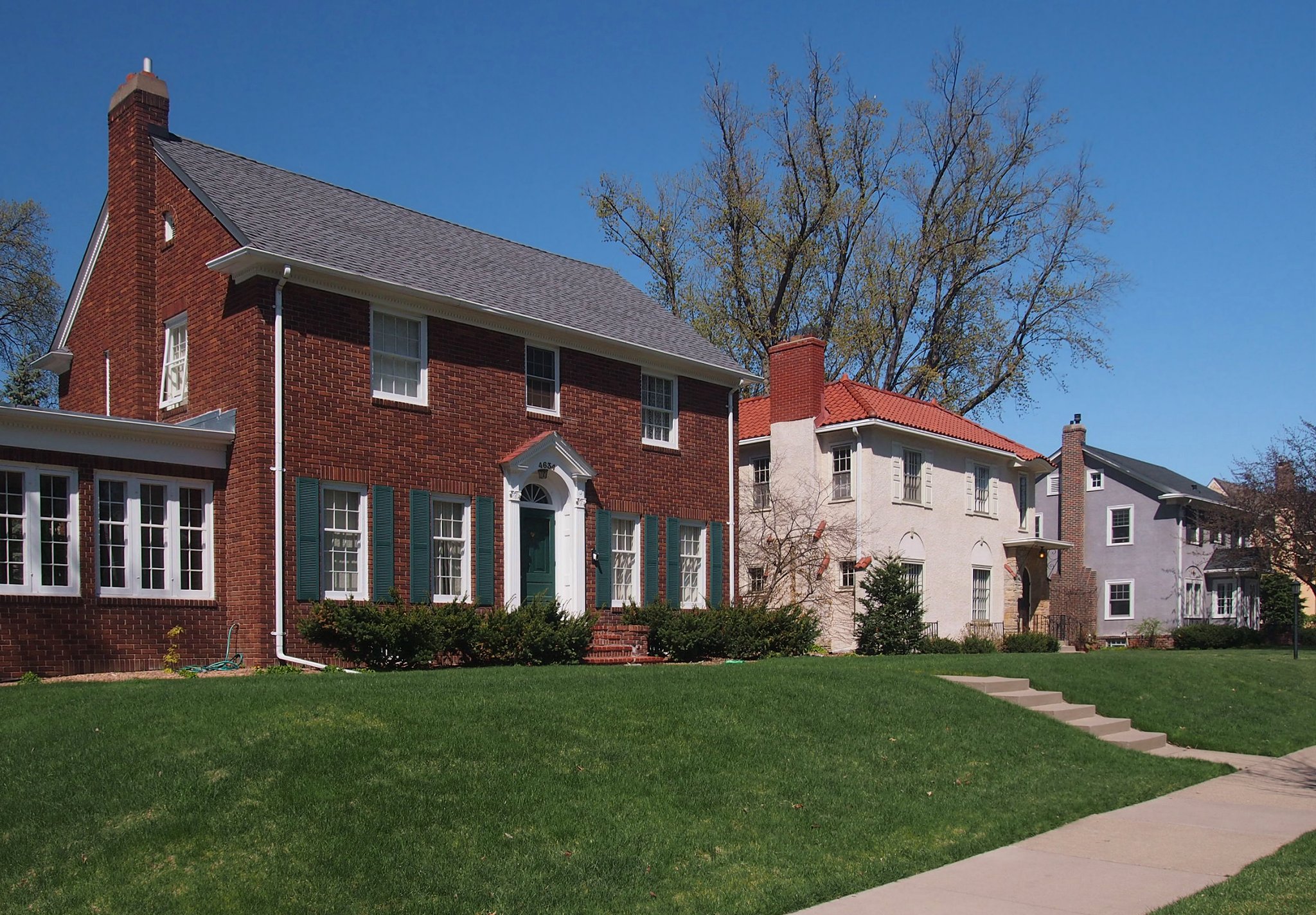 Historic homes along Bruce Avenue in Edina’s Country Club district.