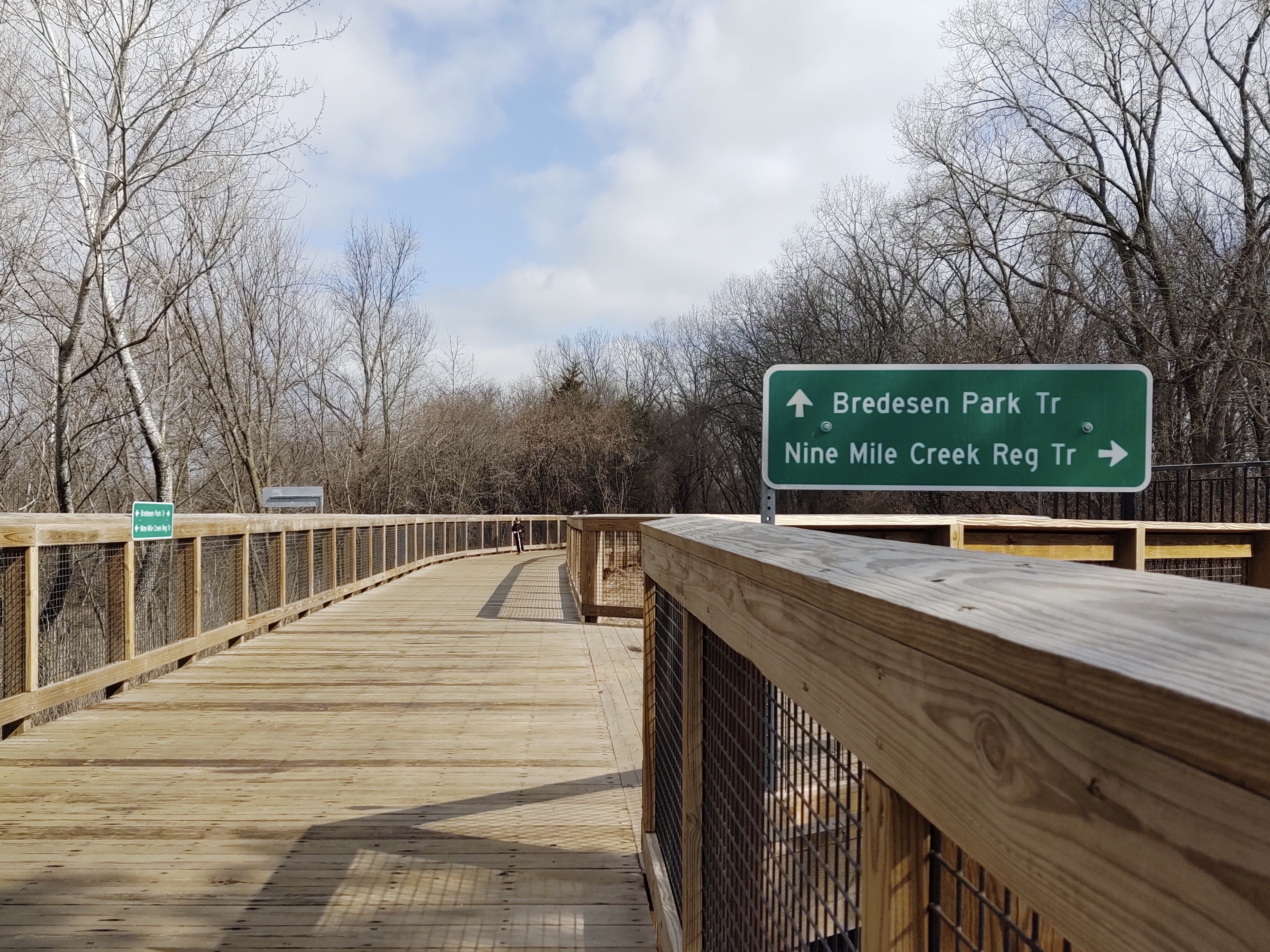 Boardwalk junction for Bredesen Park and Nine Mile Creek Regional Trail.